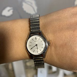 Seiko preloved watch used made in Japan  stretchy strap -stainless steel